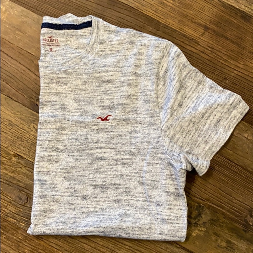Hollister tee